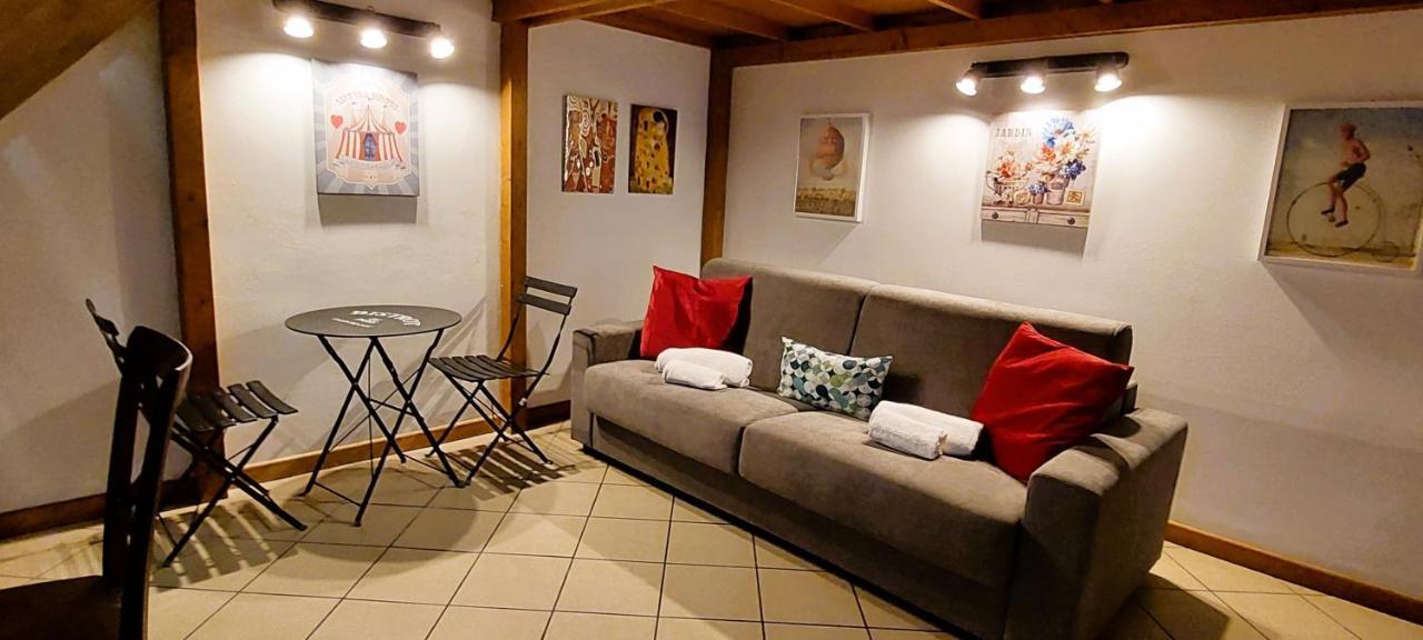 Gemelli Holidays 2: Dual Loft Apartments with Private Courtyard Rome Exterior photo