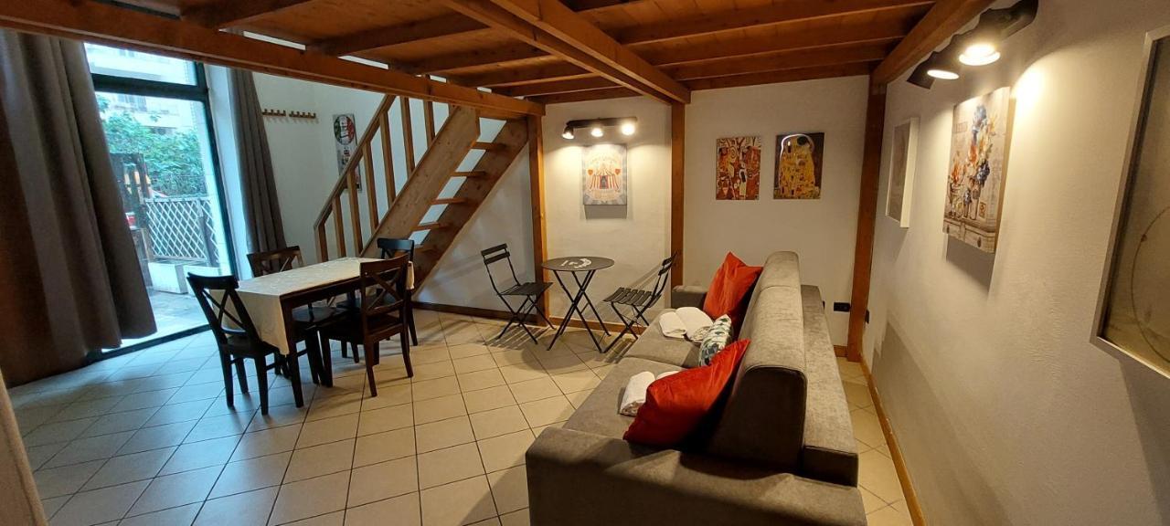 Gemelli Holidays 2: Dual Loft Apartments with Private Courtyard Rome Exterior photo