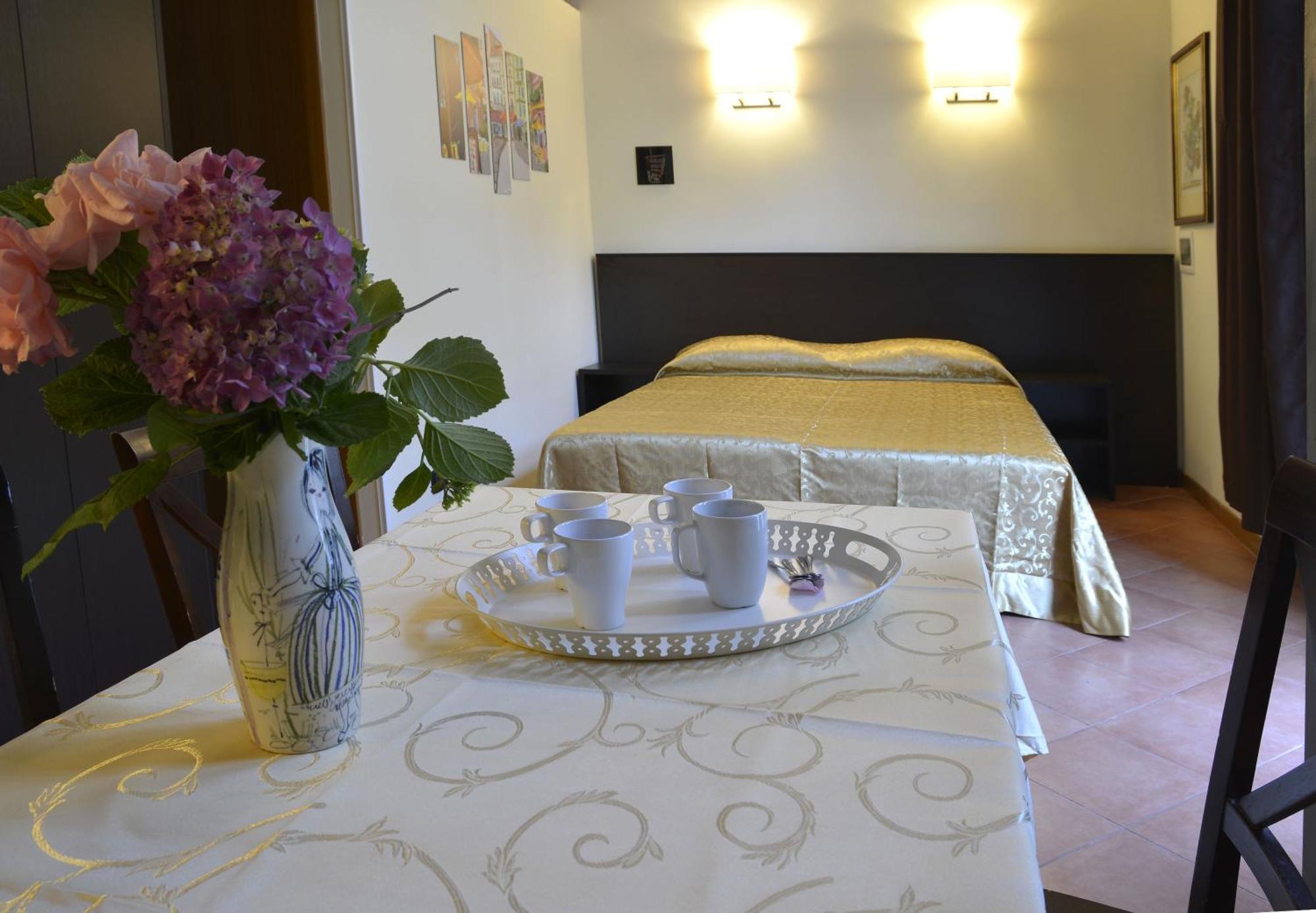 Gemelli Holidays 2: Dual Loft Apartments with Private Courtyard Rome Exterior photo